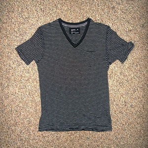 Men's EXPRESS V-Neck Pocket Tee-Shirt